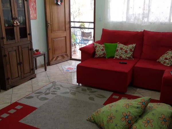 Casa 3 dorm. (Jard. Gisete)